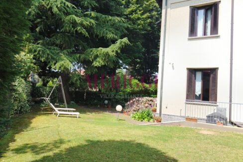 giardino e facciata- villa vendita - cusano milanino - meriggi