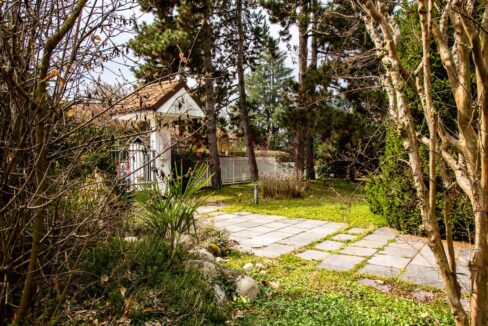 giardino e ingresso - villa casatenovo montecarmelo - meriggi