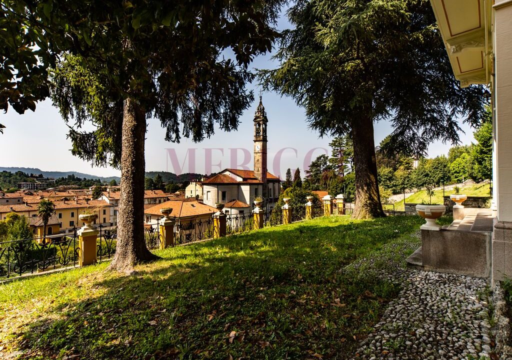 giardino e vista - villa Oggiono - vendita - Meriggi
