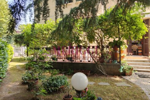 giardino lato ovest- villa vendita - cusano milanino - meriggi