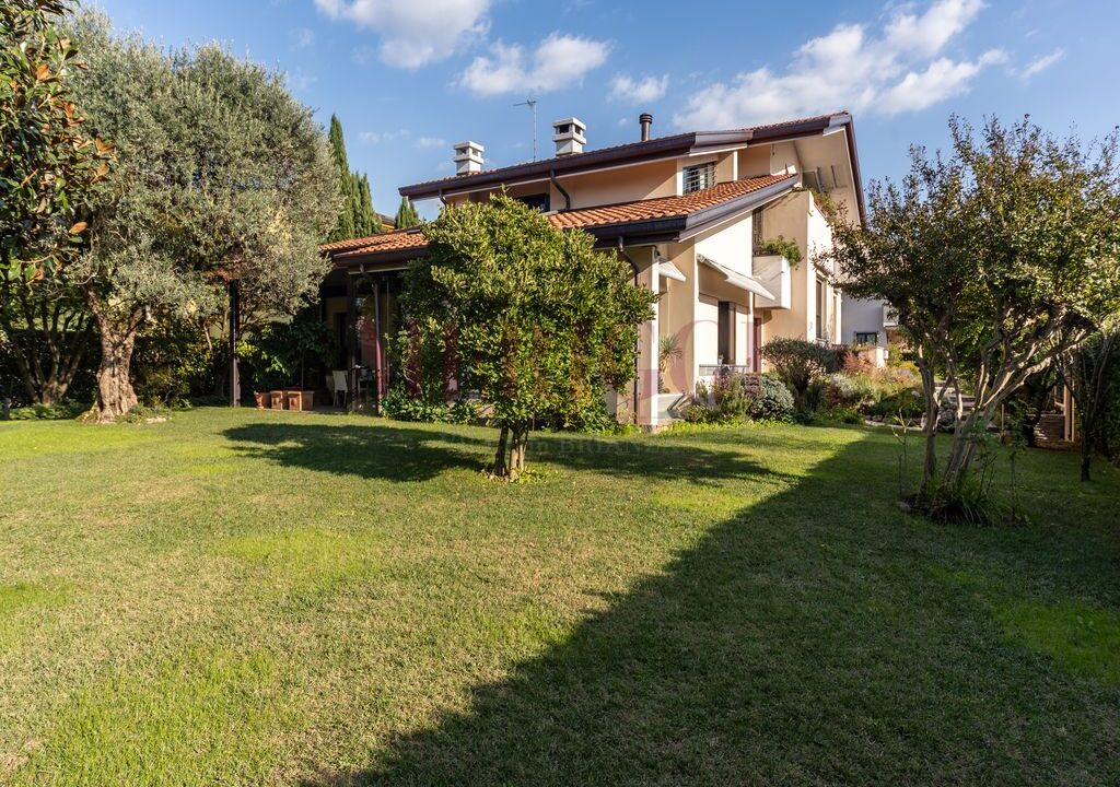 giardino nord e facciata - arcore - villa in vendita - meriggi