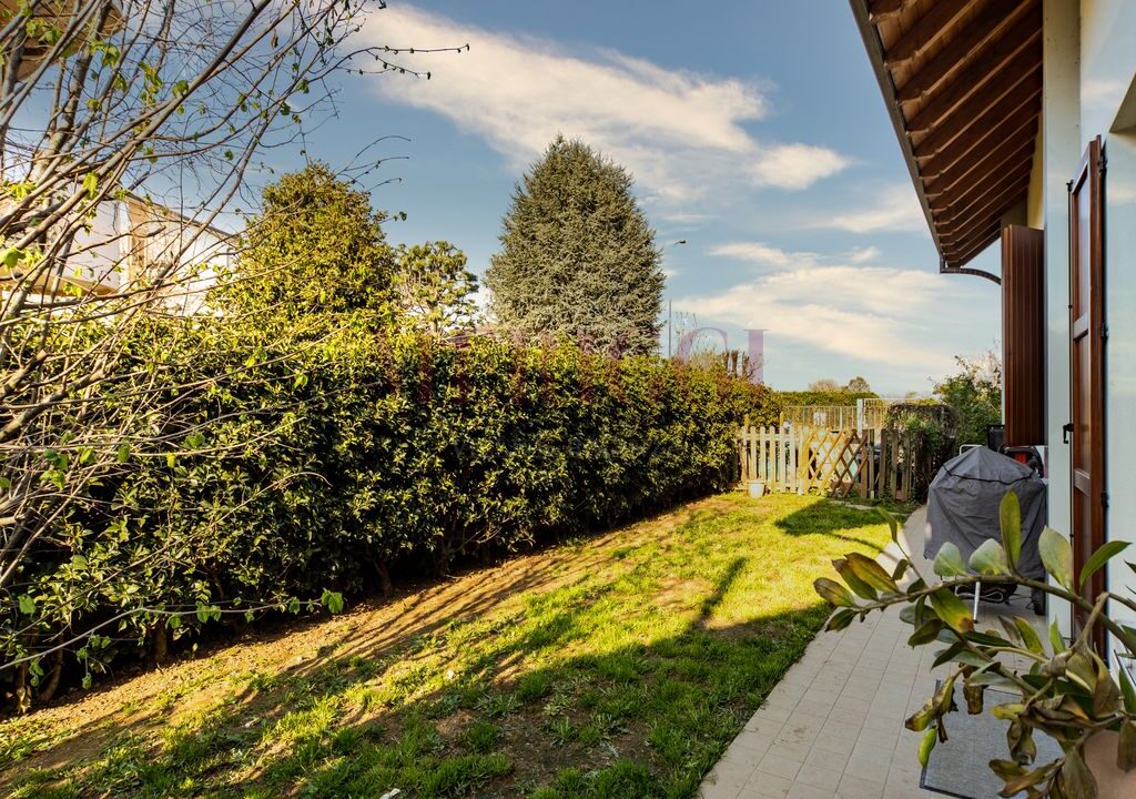 giardino ovest - villa a casatenovo - via petrarca - meriggi