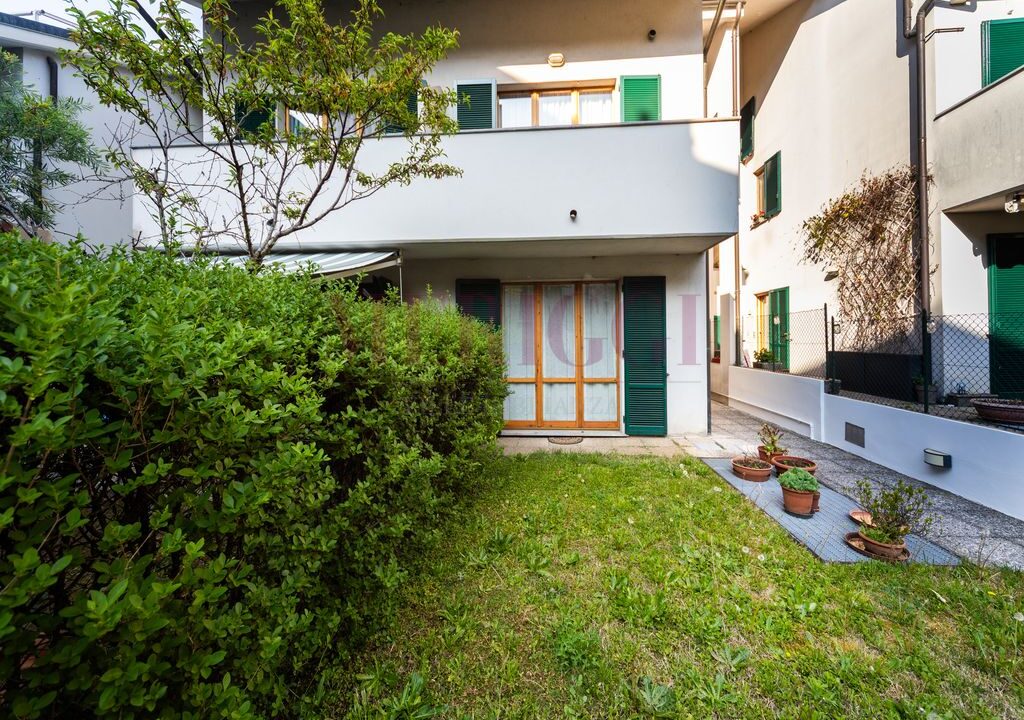 giardino privato e ingresso. Calolziocorte vendita villa