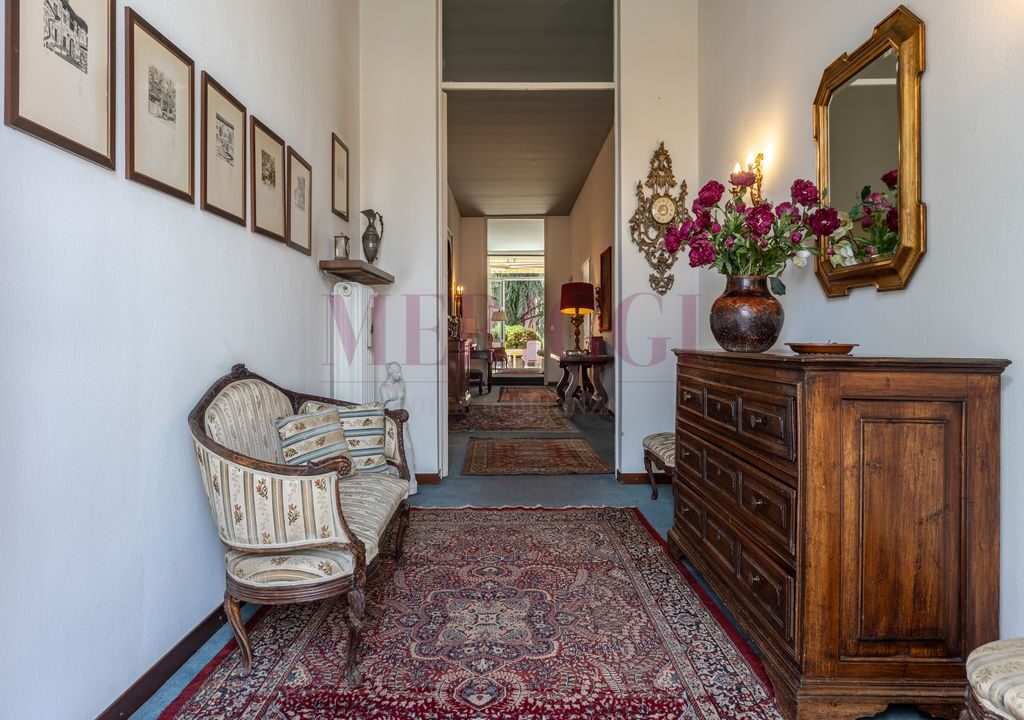 ingresso e corridoio al piano terreno - villa vendita - cesano maderno