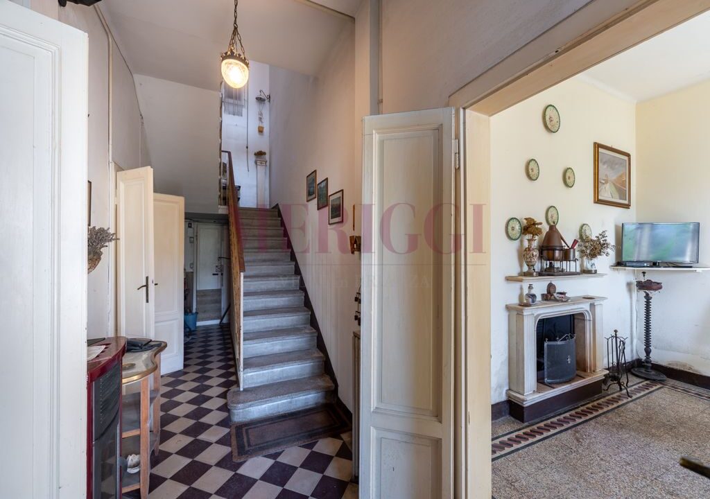 ingresso e scale - villa airuno - vendita - meriggi