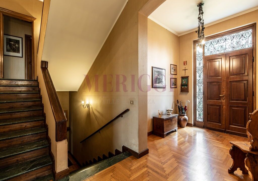 ingresso e scale - villa casatenovo montecarmelo - meriggi