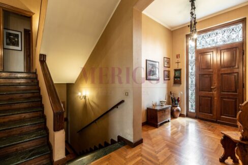 ingresso e scale - villa casatenovo montecarmelo - meriggi