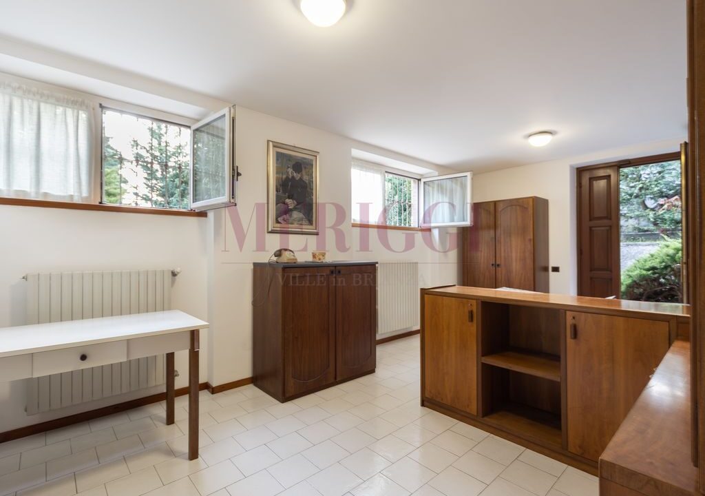 locale hobby con finestre e ingresso privato, Meriggi villa in vendita a seregno.