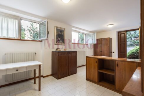 locale hobby con finestre e ingresso privato, Meriggi villa in vendita a seregno.