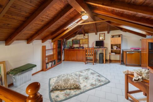 mansarda con lucernari