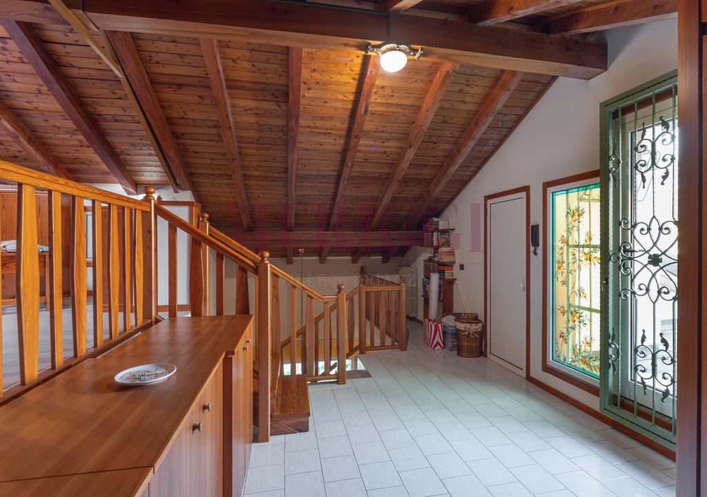 mansarda con vista sull'uscita del terrazzo