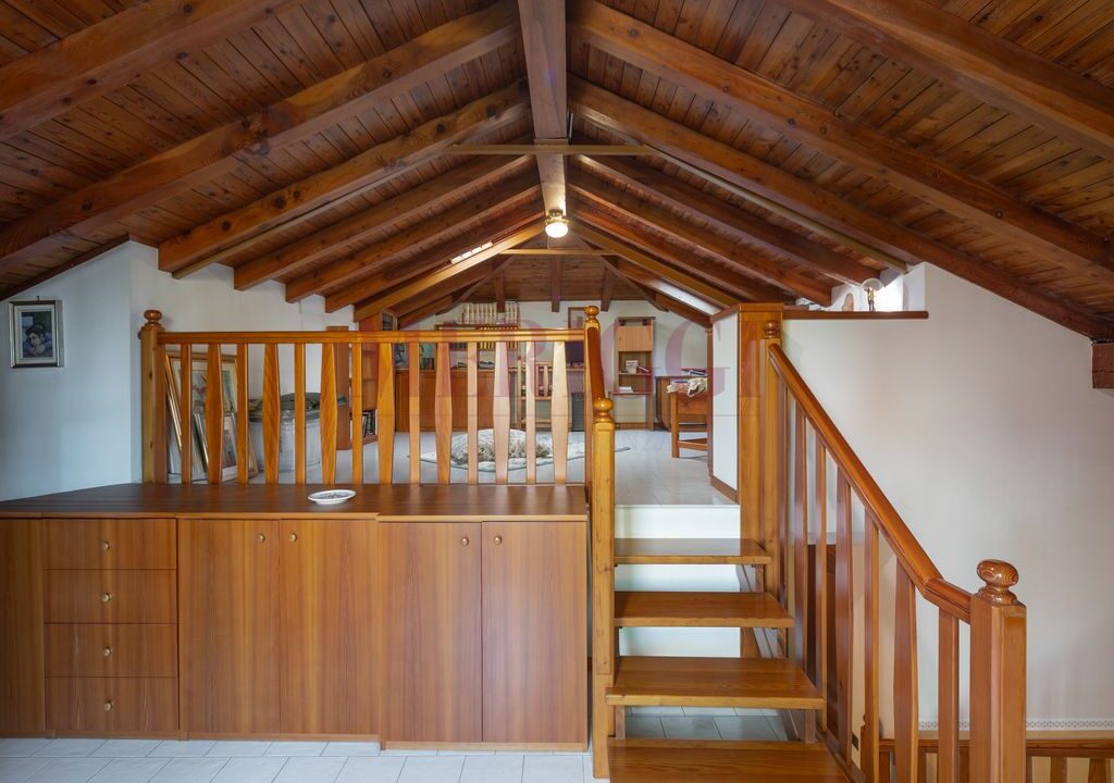 mansarda vista dallo studio, seregno, villa in vendita via valassina