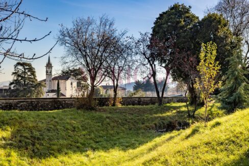 muro di confine - villa epoca erba - vendita - meriggi