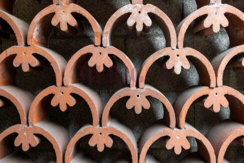 particolare del decoro muro di recinzione