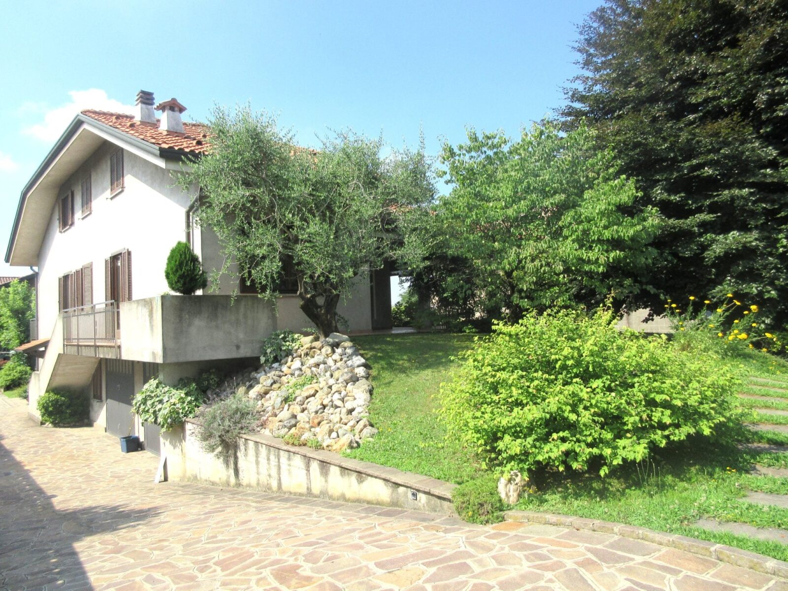 Ville a Cogliate gestite dall’agenzia Meriggi Ville in Brianza