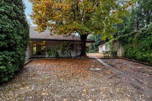 piazzale - villa alzate brianza - vendita - meriggi