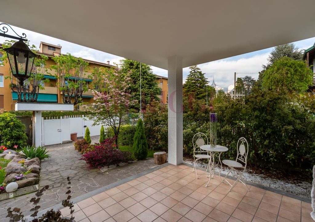 porticato di ingresso - villa oreno - vendita - meriggi