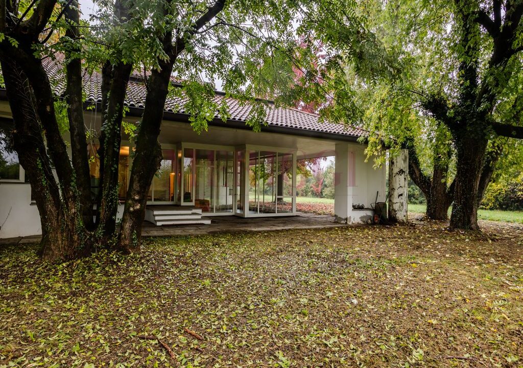porticato e giardino - villa alzate brianza - vendita - meriggi