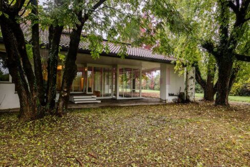 porticato e giardino - villa alzate brianza - vendita - meriggi