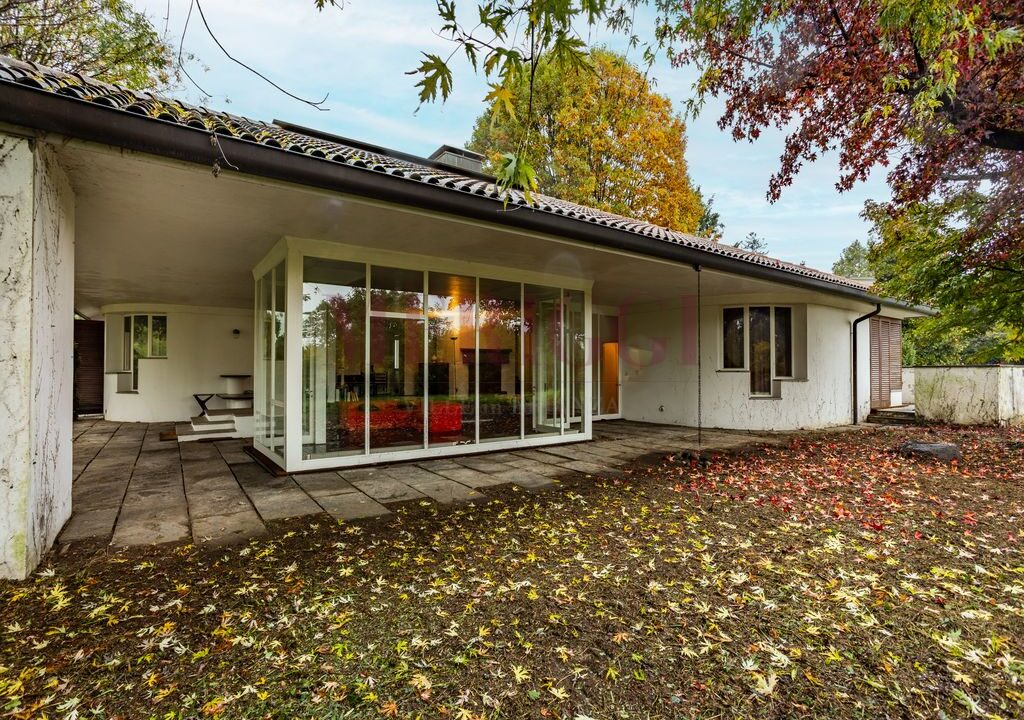 porticato e vetrate - villa alzate brianza - vendita - meriggi
