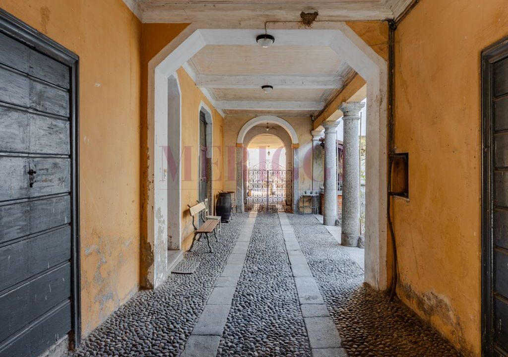 porticato ingresso - villa epoca erba - vendita - meriggi