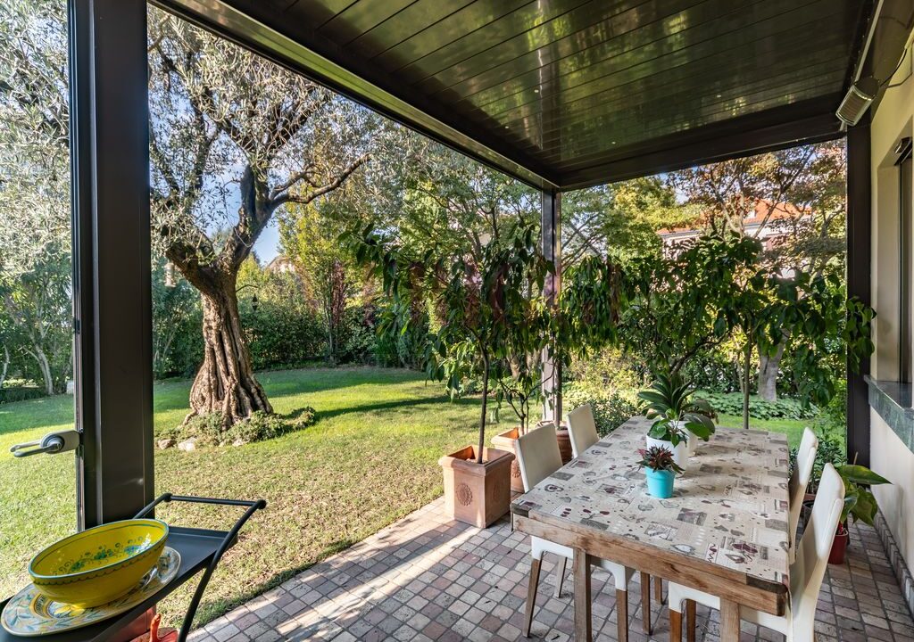 portico con vista giardino - arcore - villa in vendita - meriggi