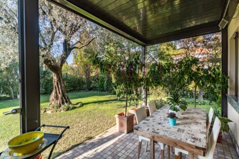 portico con vista giardino - arcore - villa in vendita - meriggi