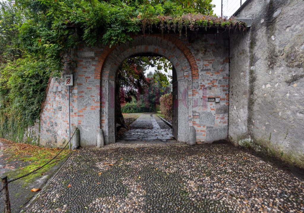 portone ingresso vista esterna - villa alzate brianza - vendita - meriggi