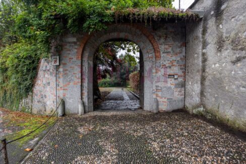 portone ingresso vista esterna - villa alzate brianza - vendita - meriggi