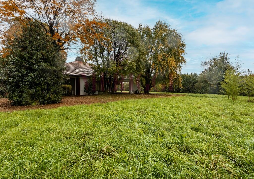 prato vista sud e villa - villa alzate brianza - vendita - meriggi