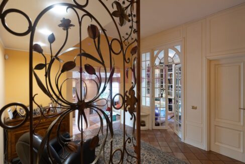 ringhiera in ferro battuto - arcore - villa in vendita - meriggi