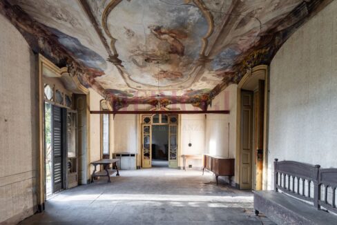 salone con affreschi - villa epoca erba - vendita - meriggi