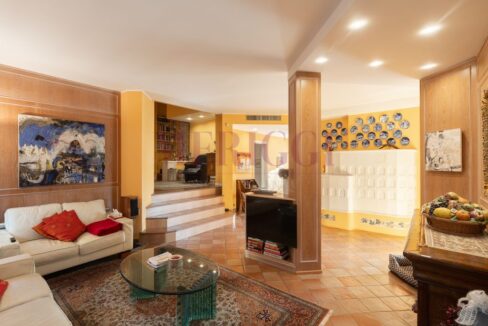 salone e vista su zona studio - arcore - villa in vendita - meriggi