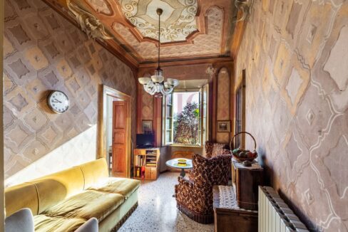 salotto con affreschi - villa epoca erba - vendita - meriggi