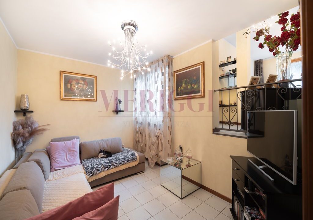 salotto. Villa a Calolziocorte. Meriggi immobiliare