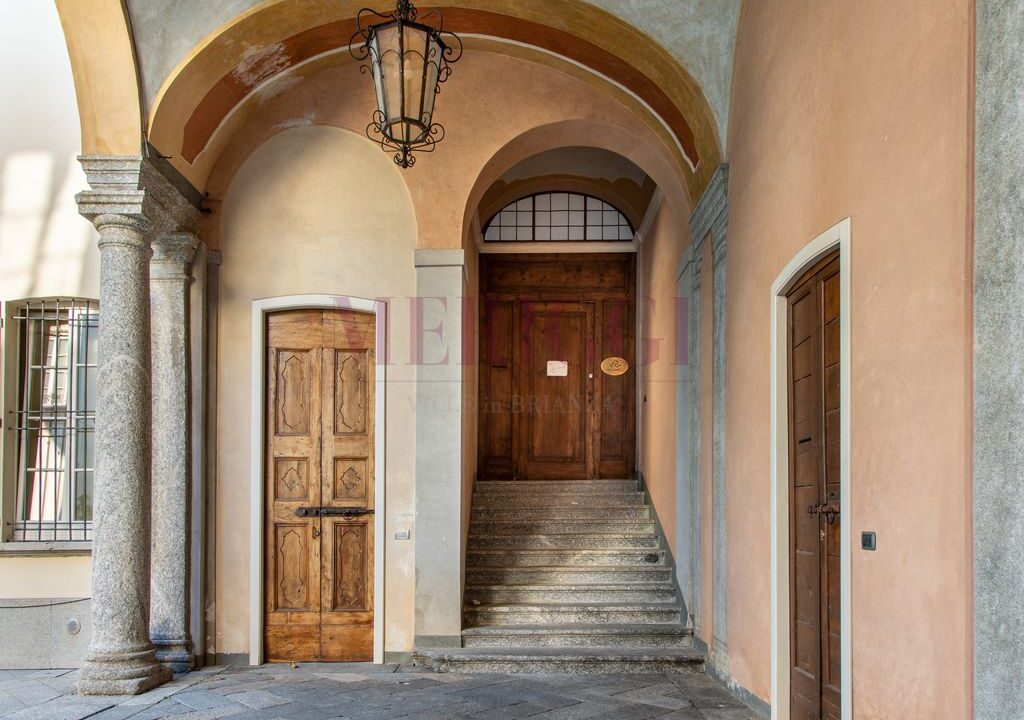 scala ingresso - palazzo epoca Oggiono - Meriggi