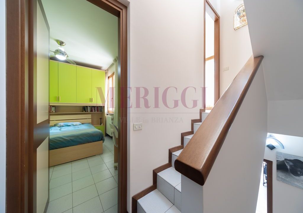 scale e ingresso cameretta. Calolziocorte. Villa in vendita