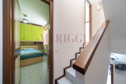 scale e ingresso cameretta. Calolziocorte. Villa in vendita