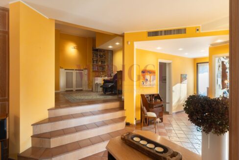 scale zona studio - arcore - villa in vendita - meriggi