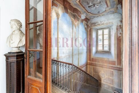 scalone principale - villa epoca erba - vendita - meriggi