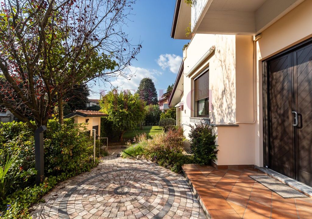 secondo ingresso - arcore - villa in vendita - meriggi
