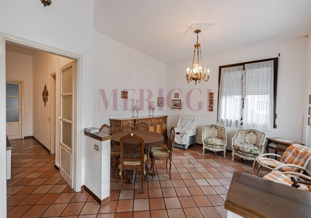soggiorno e disimpegno zona di serzizio - arcore - villa in vendita - meriggi