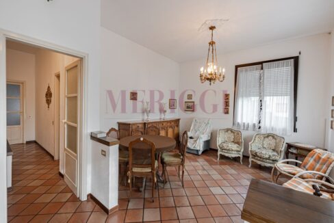soggiorno e disimpegno zona di serzizio - arcore - villa in vendita - meriggi