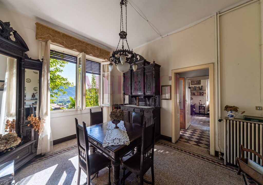 soggiorno e ingresso - villa airuno - vendita - meriggi