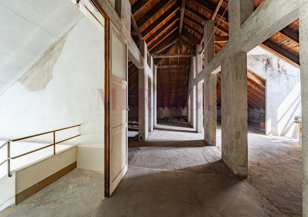 sottotetto con scala accesso - villa vendita - cesano maderno - merigg