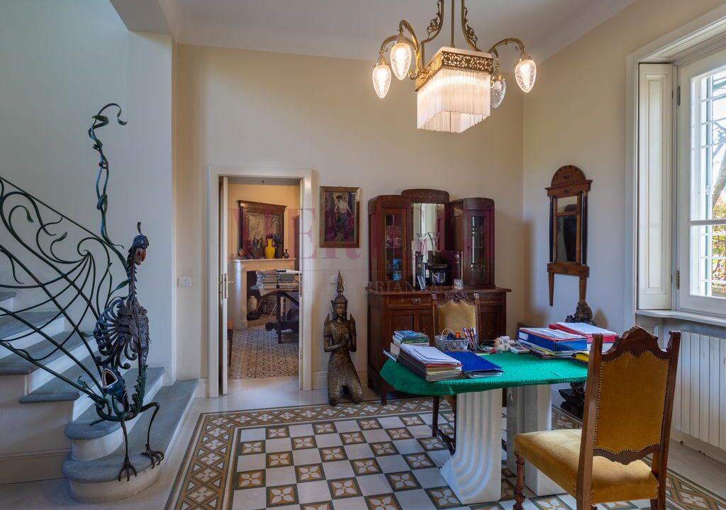 studio e vista camino in soggiorno- villa vimercate - vendita - meriggi