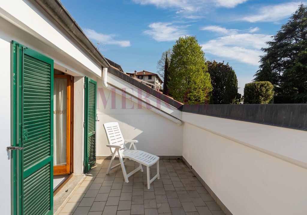 terrazzo a pozzo. Meriggi. Villa vendita Calolziocorte.