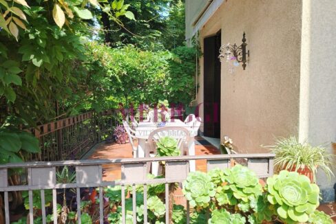 terrazzo con tavolo- villa vendita - cusano milanino - meriggi