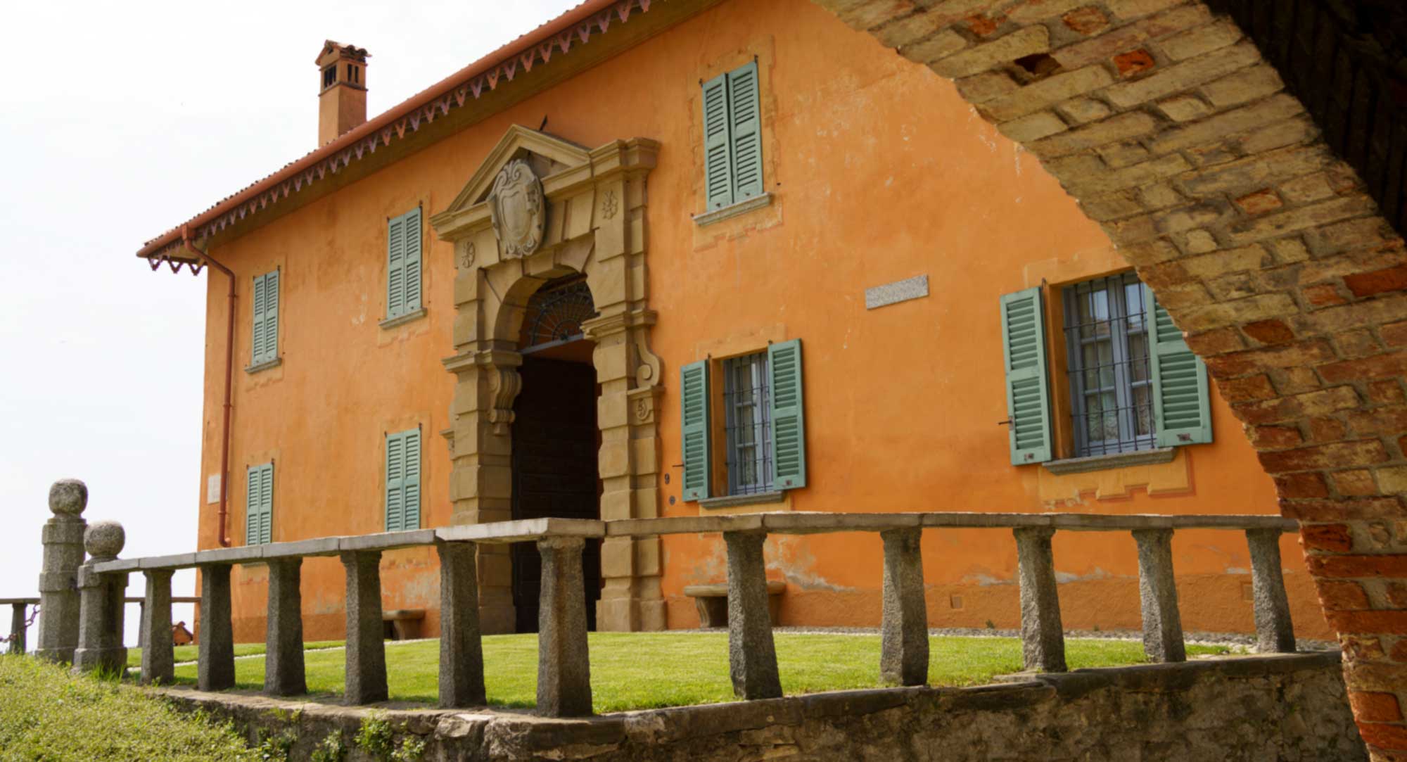 Facciata esterna di una villa d'epoca