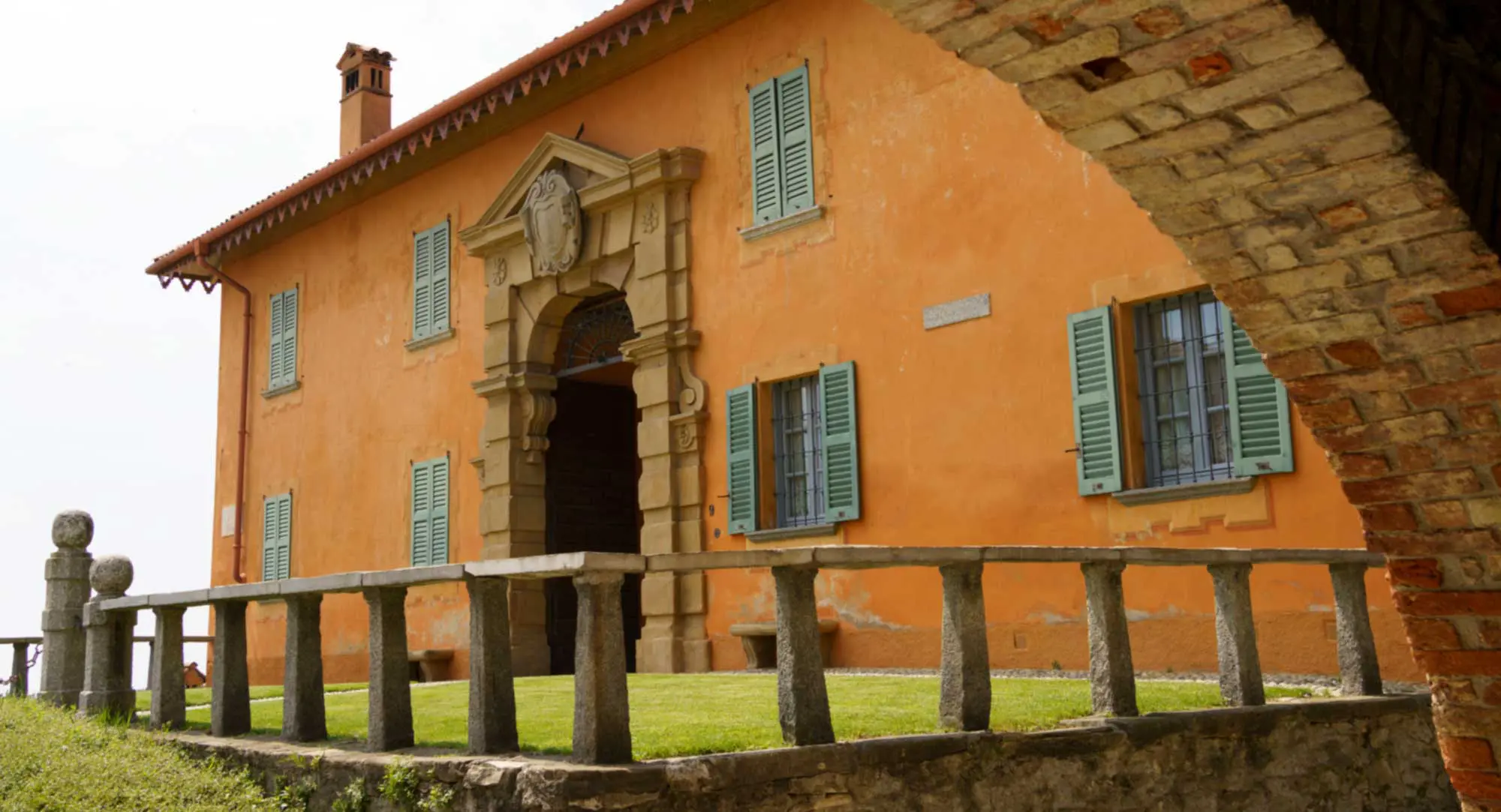 Facciata esterna di una villa d'epoca